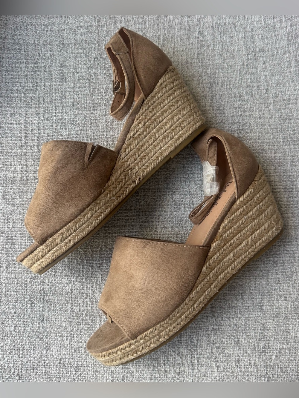 NWT Bella Marie Wedges Size 8